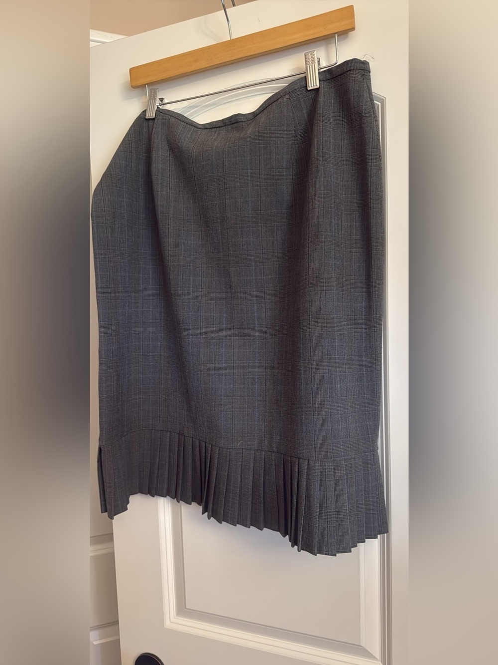 M.M. LaFleur Mediterranean Style Plaid Pleated Midi Skirt in Gray Size 16 NWT